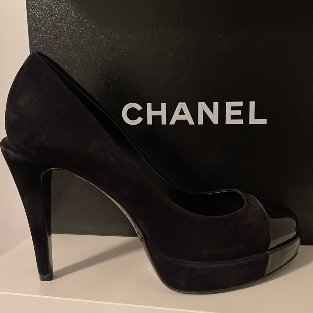 AUTHENTIC Chanel suede heels with patent leather toe cap